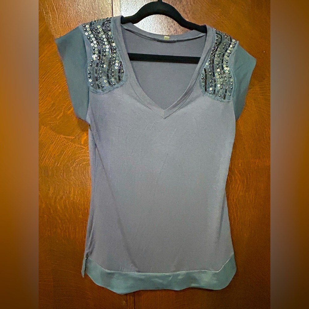 Gianni Bini Gray Embellished Cap Sleeve Blouse size L NWOT